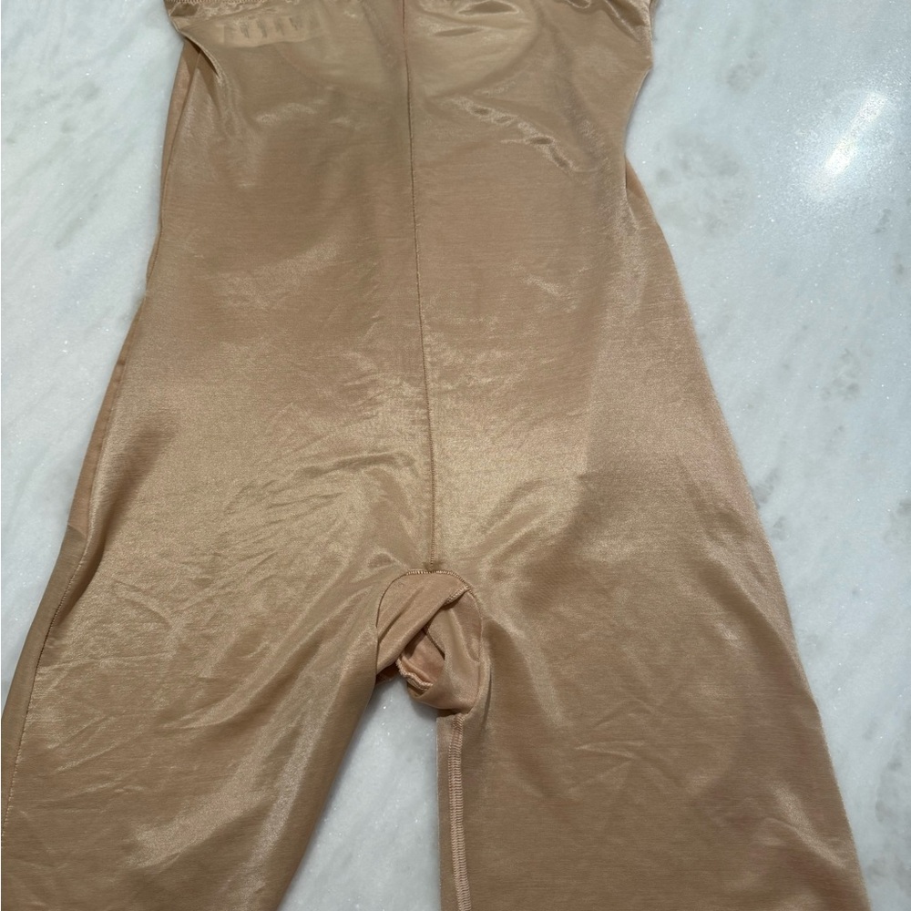 SPANX Bodysuit Large Mid-thigh - Picture 2 of 6